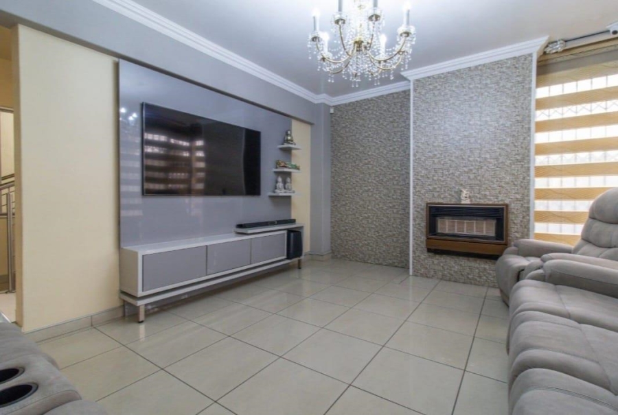 4 Bedroom Property for Sale in Lenasia Gauteng