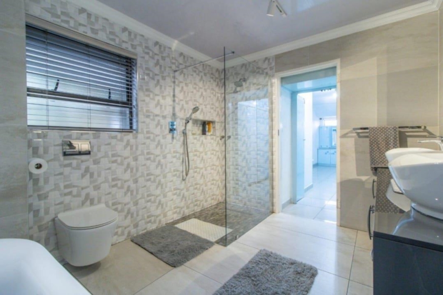 4 Bedroom Property for Sale in Lenasia Gauteng