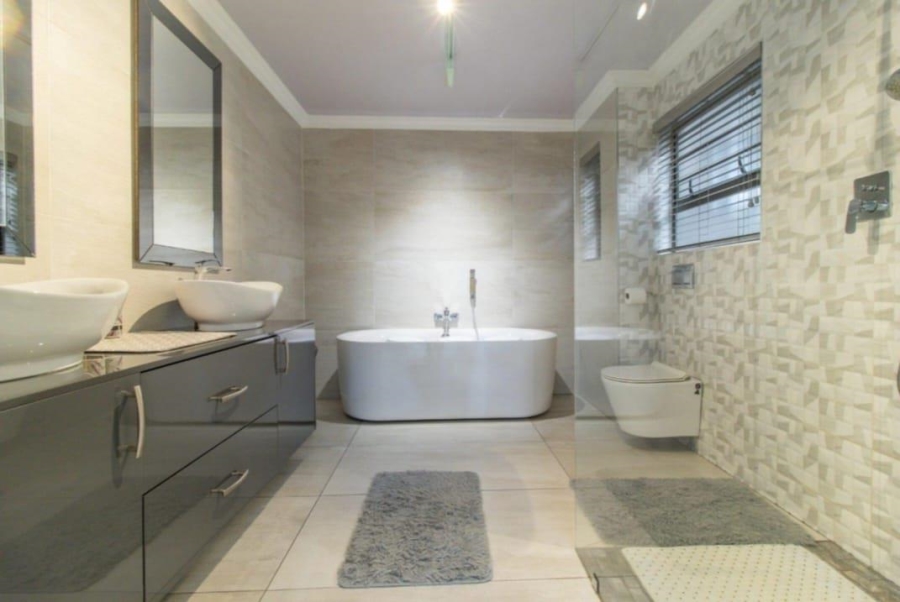 4 Bedroom Property for Sale in Lenasia Gauteng