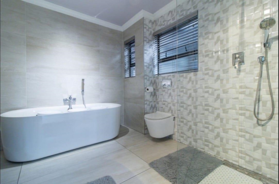 4 Bedroom Property for Sale in Lenasia Gauteng