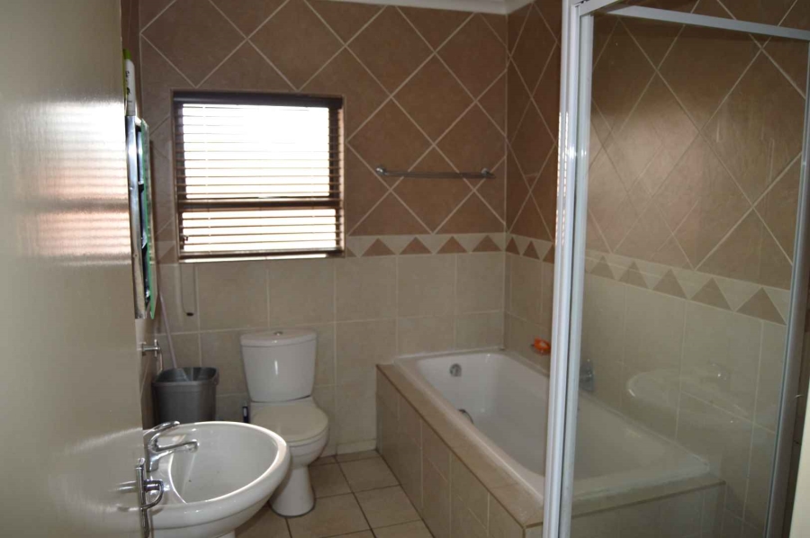 2 Bedroom Property for Sale in New Redruth Gauteng