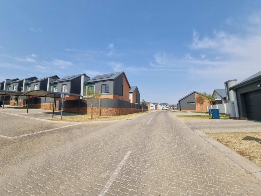 4 Bedroom Property for Sale in Kosmosdal Gauteng