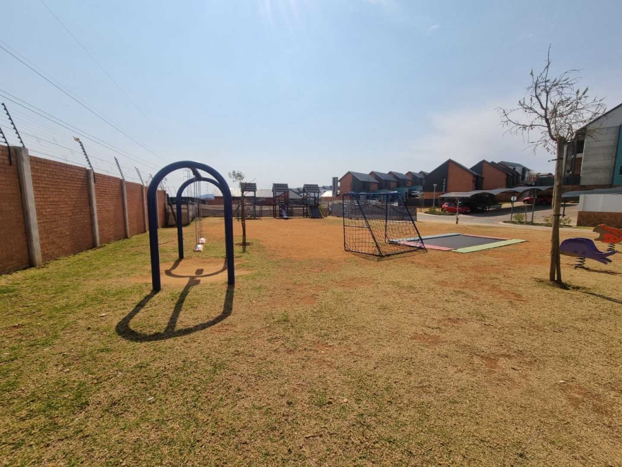 4 Bedroom Property for Sale in Kosmosdal Gauteng