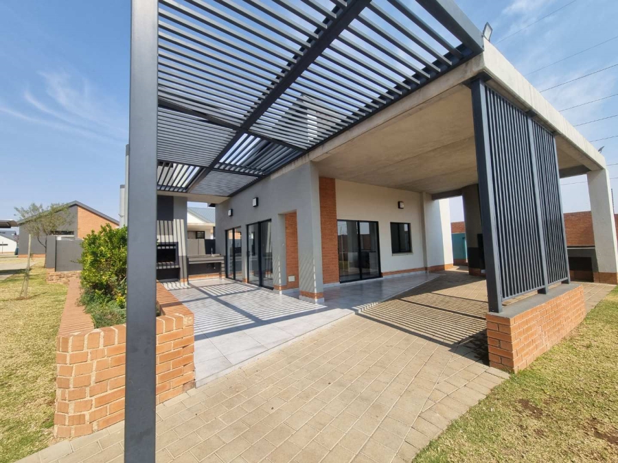 4 Bedroom Property for Sale in Kosmosdal Gauteng