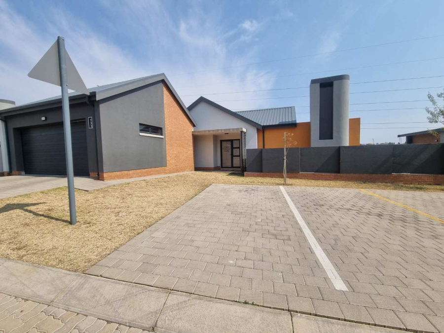 4 Bedroom Property for Sale in Kosmosdal Gauteng