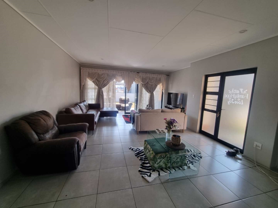 4 Bedroom Property for Sale in Kosmosdal Gauteng