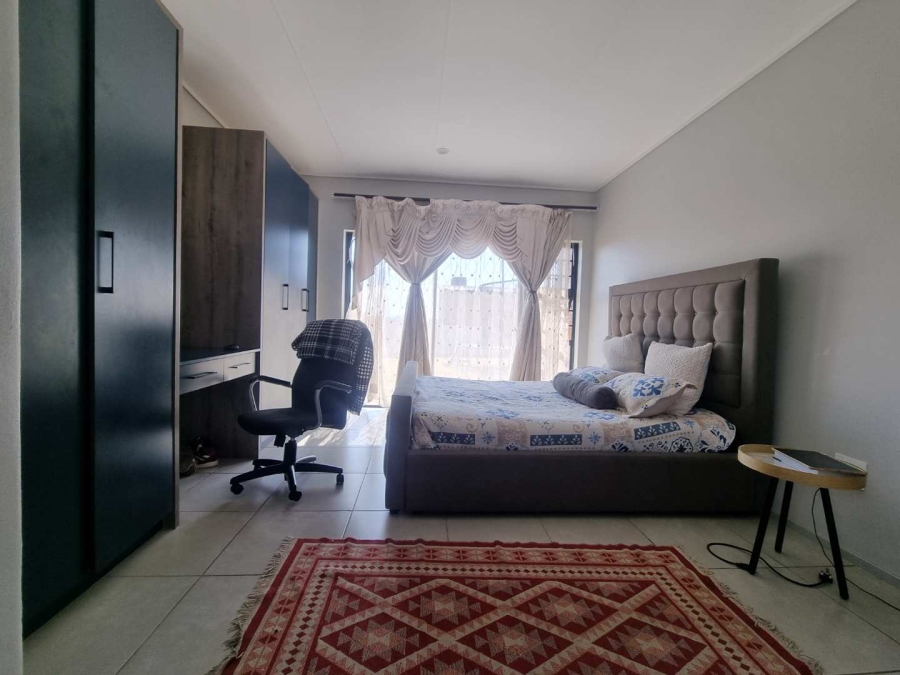 4 Bedroom Property for Sale in Kosmosdal Gauteng