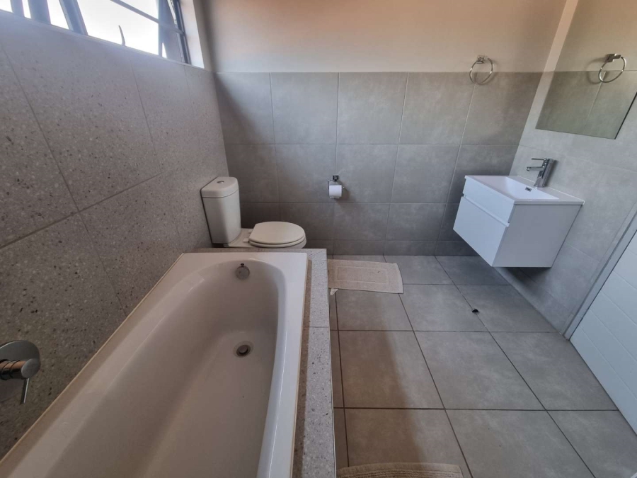 4 Bedroom Property for Sale in Kosmosdal Gauteng