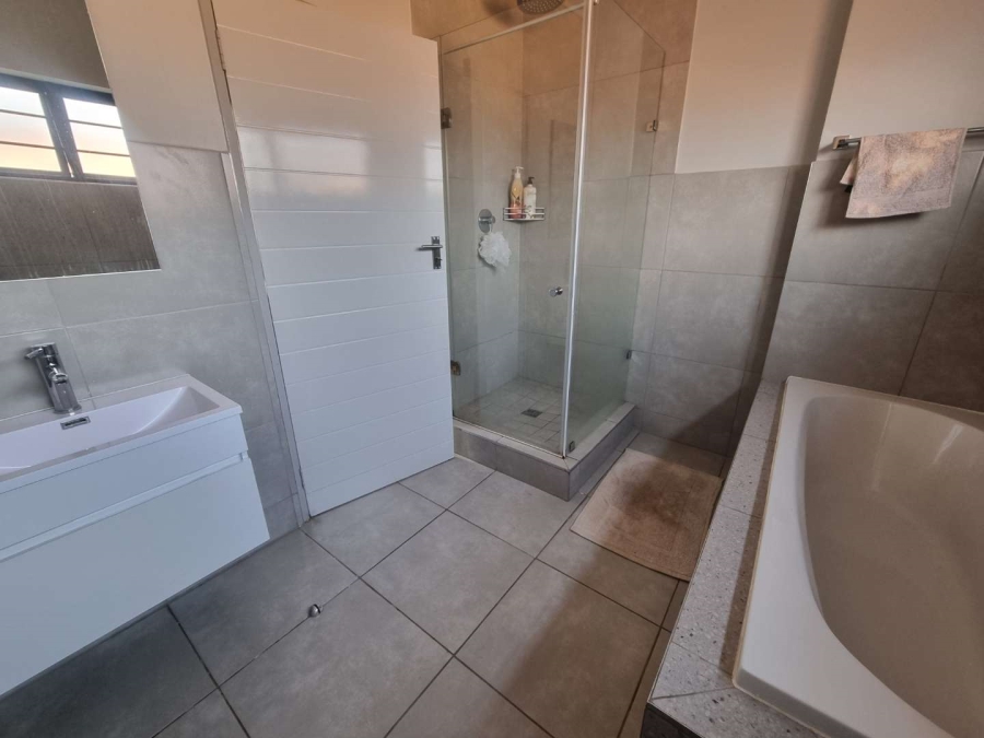 4 Bedroom Property for Sale in Kosmosdal Gauteng