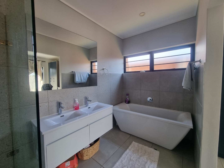 4 Bedroom Property for Sale in Kosmosdal Gauteng