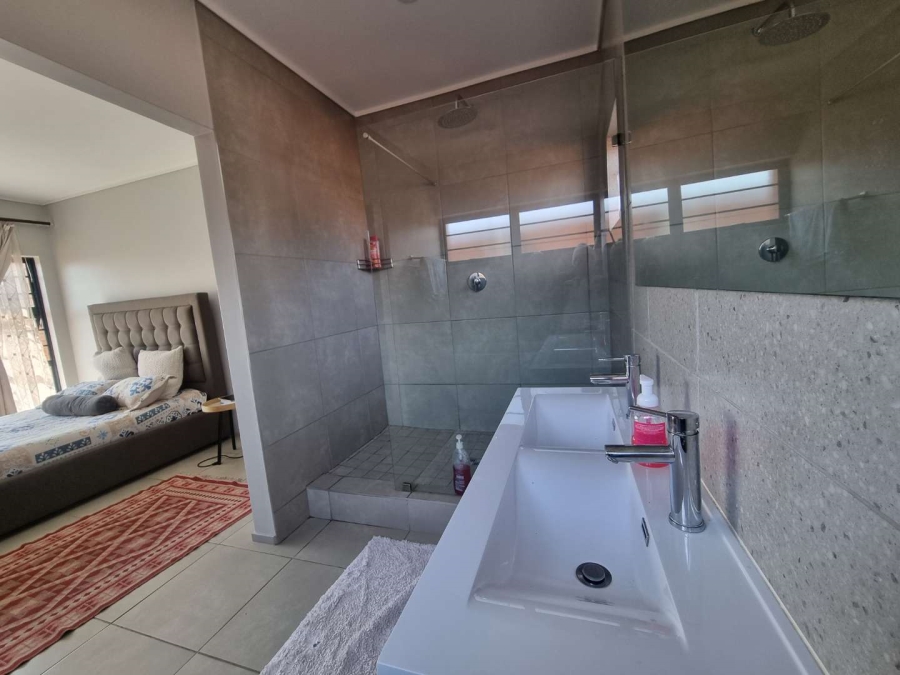 4 Bedroom Property for Sale in Kosmosdal Gauteng