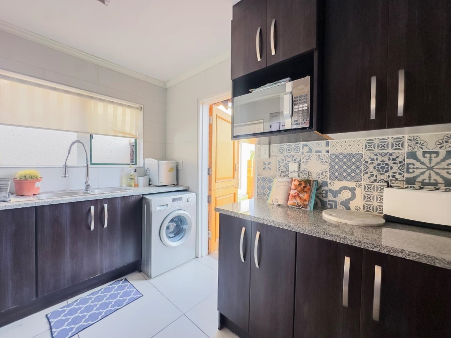 To Let 3 Bedroom Property for Rent in Garsfontein Gauteng