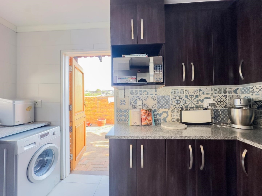 To Let 3 Bedroom Property for Rent in Garsfontein Gauteng