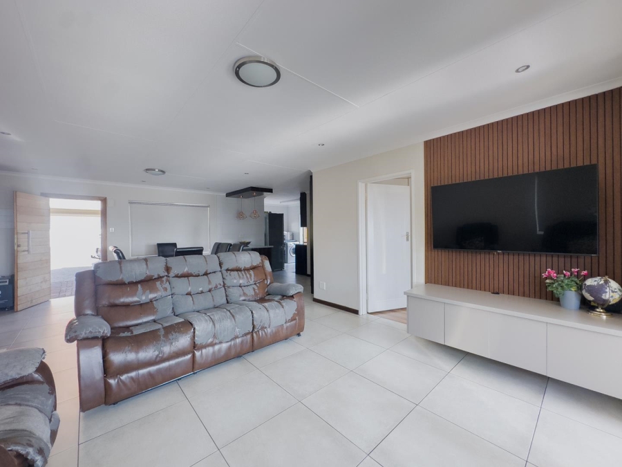 To Let 3 Bedroom Property for Rent in Garsfontein Gauteng