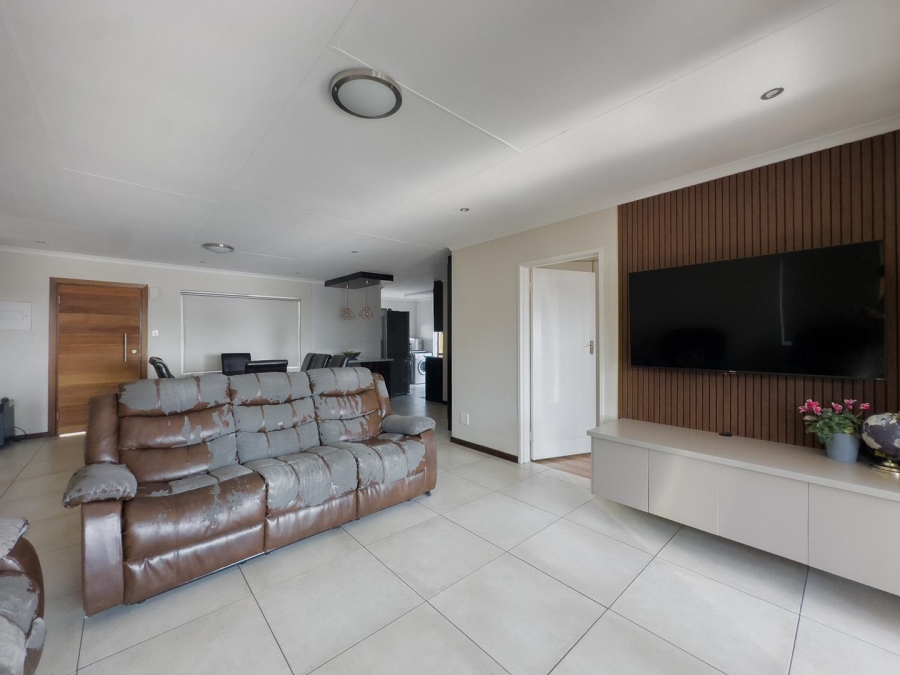 To Let 3 Bedroom Property for Rent in Garsfontein Gauteng