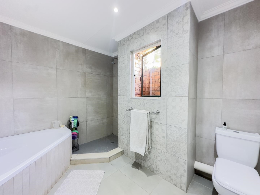 To Let 3 Bedroom Property for Rent in Garsfontein Gauteng