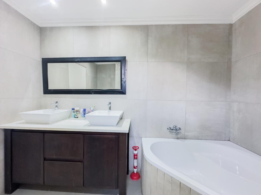 To Let 3 Bedroom Property for Rent in Garsfontein Gauteng