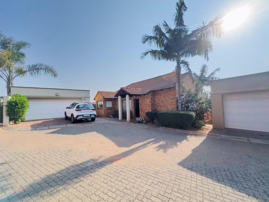 To Let 3 Bedroom Property for Rent in Garsfontein Gauteng