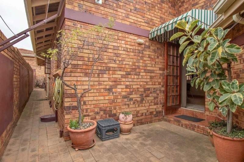 To Let 3 Bedroom Property for Rent in Weltevreden Park Gauteng