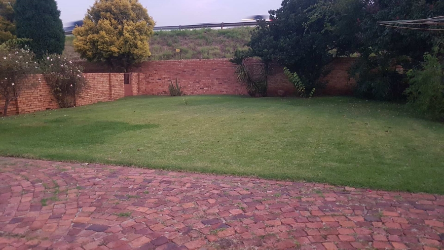 To Let 2 Bedroom Property for Rent in Witfield Gauteng