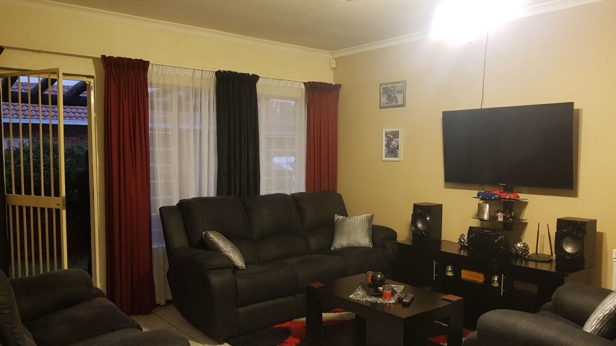 To Let 2 Bedroom Property for Rent in Witfield Gauteng