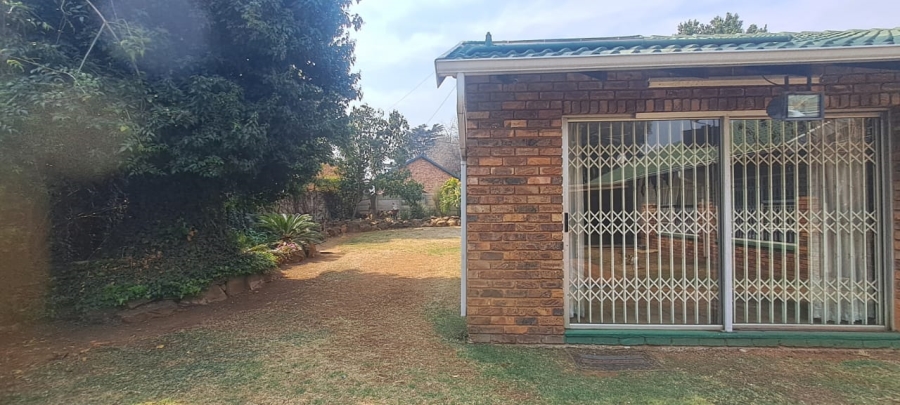 To Let 1 Bedroom Property for Rent in Brackenhurst Gauteng