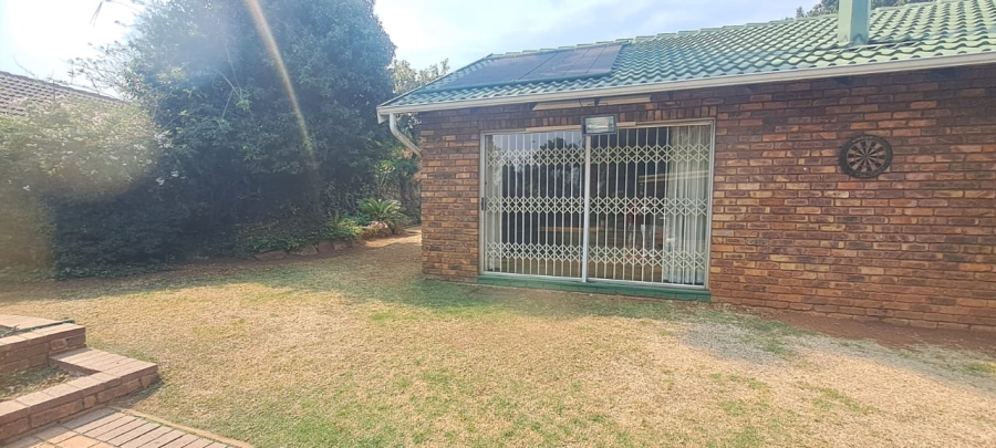 To Let 1 Bedroom Property for Rent in Brackenhurst Gauteng
