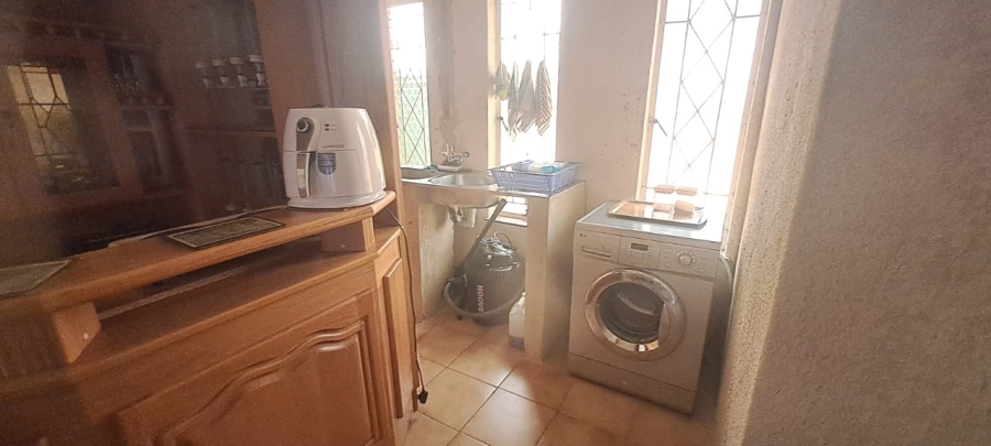 To Let 1 Bedroom Property for Rent in Brackenhurst Gauteng
