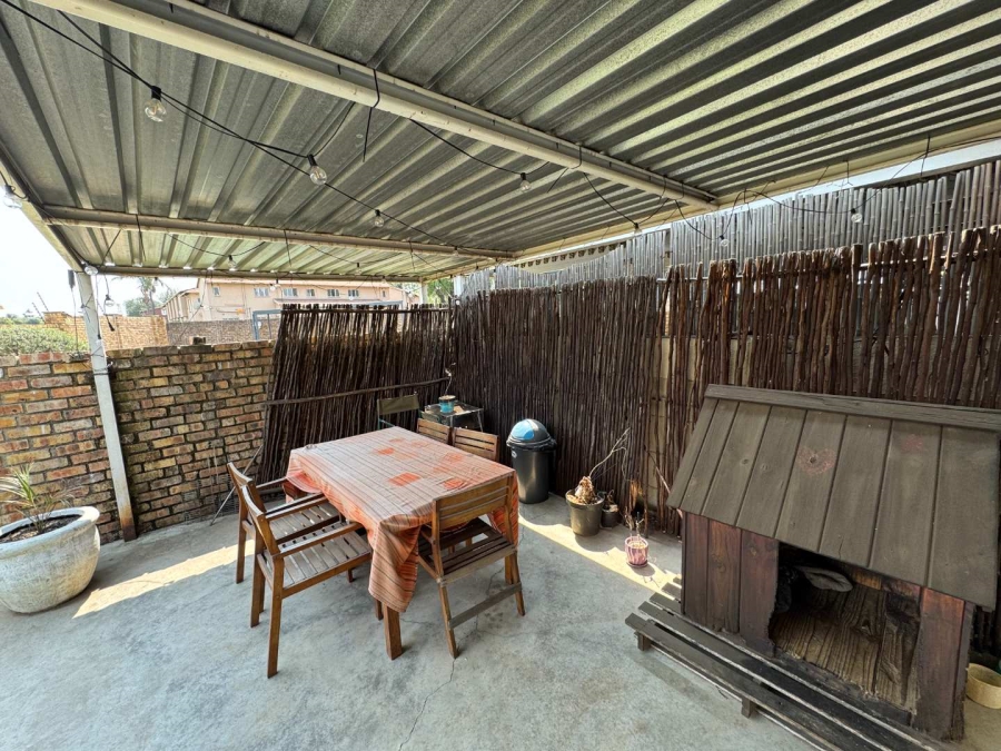2 Bedroom Property for Sale in Verwoerdpark Gauteng