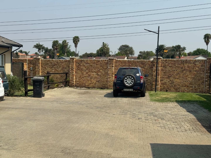 2 Bedroom Property for Sale in Verwoerdpark Gauteng