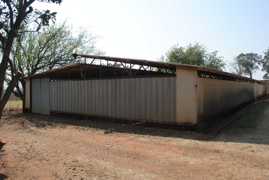 6 Bedroom Property for Sale in Eikenhof Gauteng