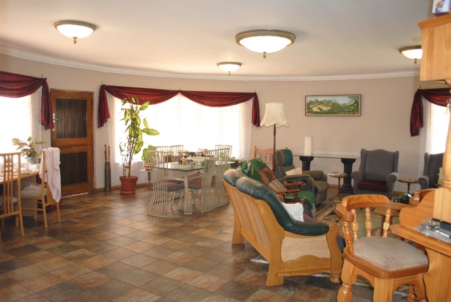 6 Bedroom Property for Sale in Eikenhof Gauteng