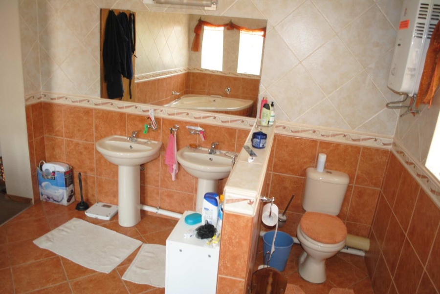 6 Bedroom Property for Sale in Eikenhof Gauteng