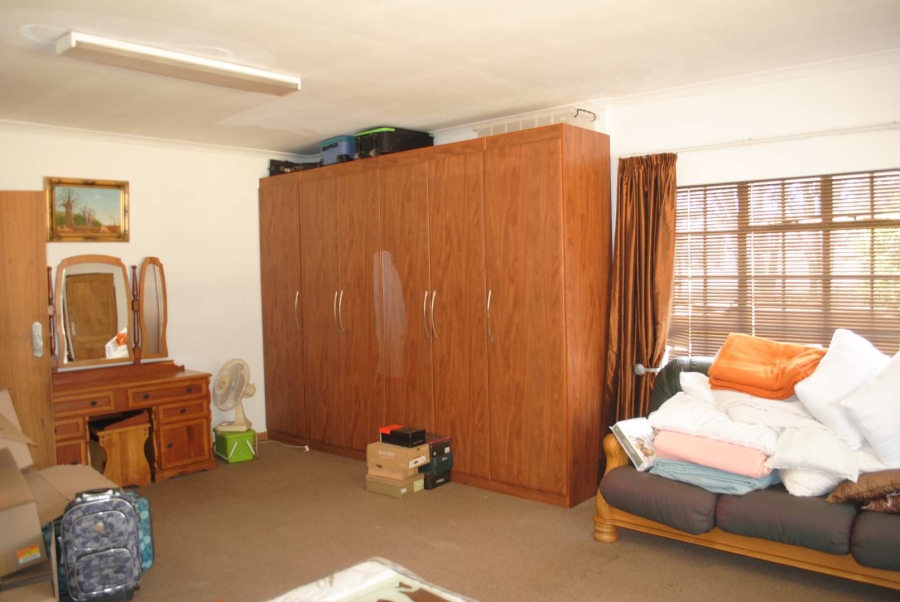6 Bedroom Property for Sale in Eikenhof Gauteng