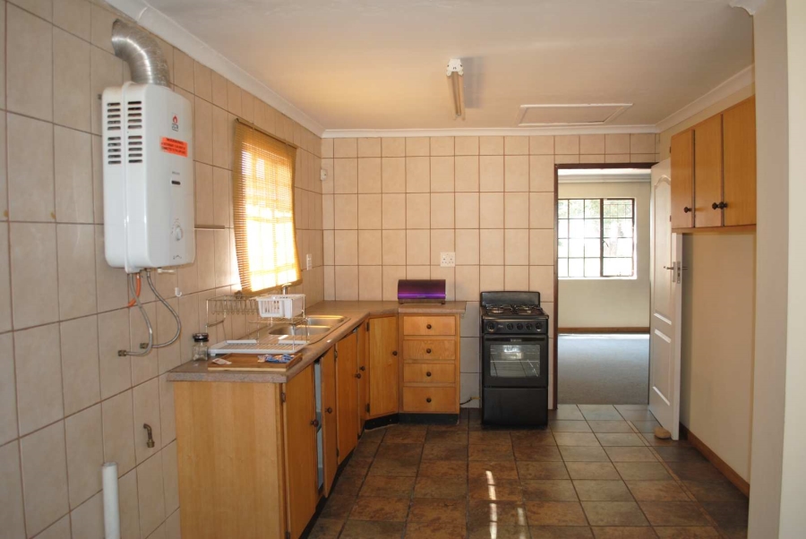 6 Bedroom Property for Sale in Eikenhof Gauteng