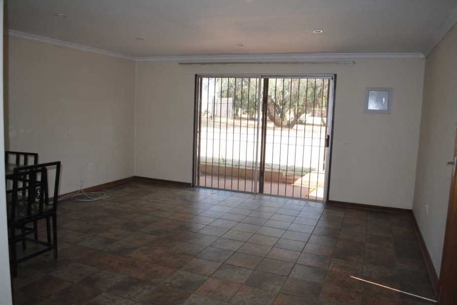 6 Bedroom Property for Sale in Eikenhof Gauteng