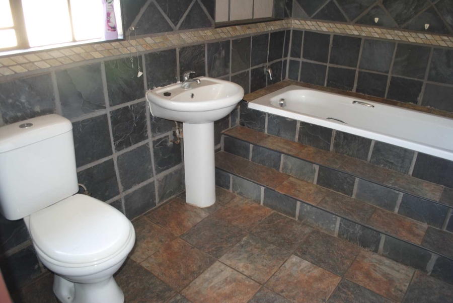 6 Bedroom Property for Sale in Eikenhof Gauteng