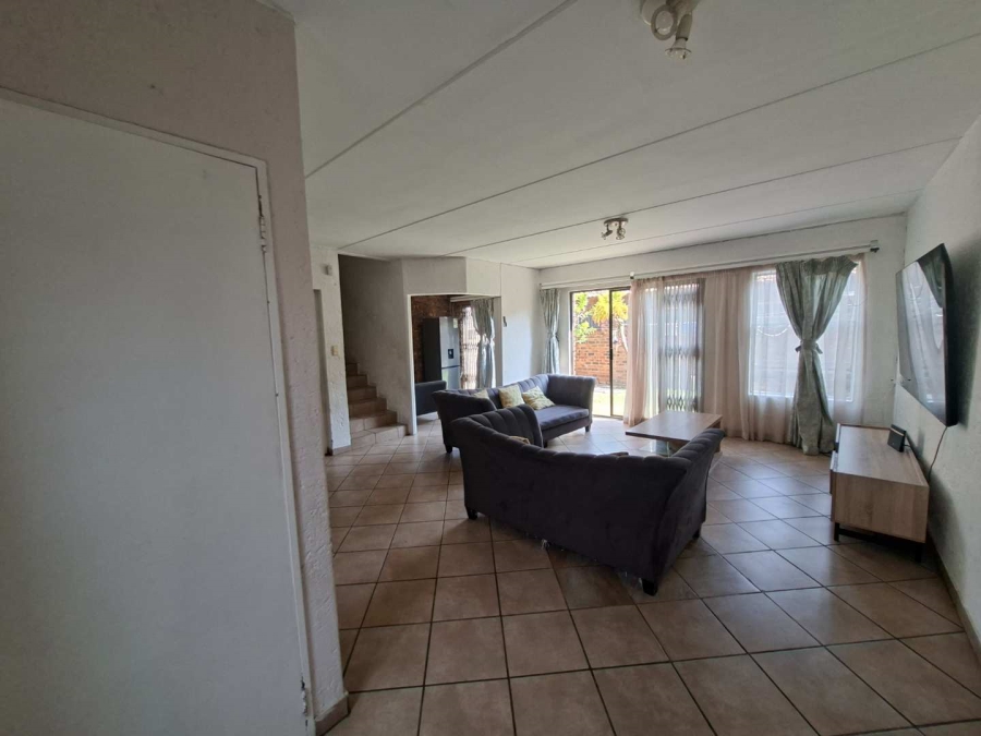 3 Bedroom Property for Sale in Buccleuch Gauteng