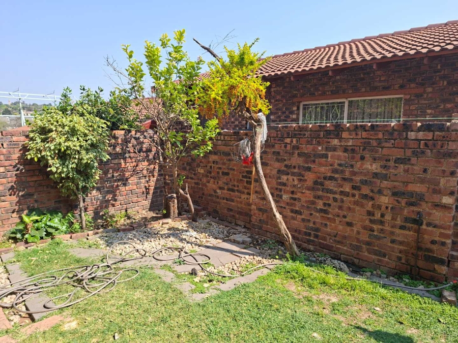 3 Bedroom Property for Sale in Buccleuch Gauteng