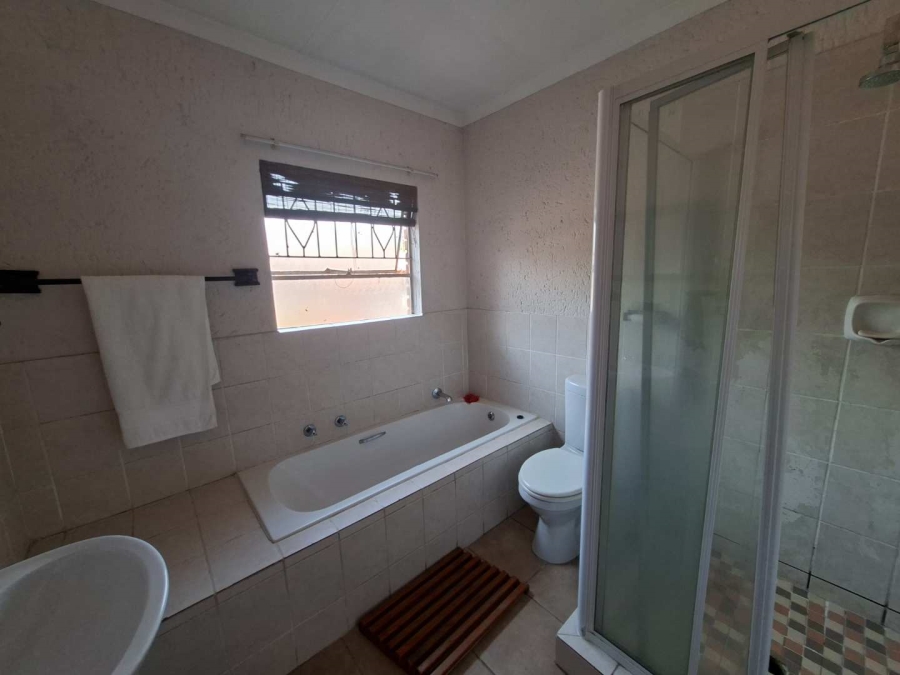3 Bedroom Property for Sale in Buccleuch Gauteng