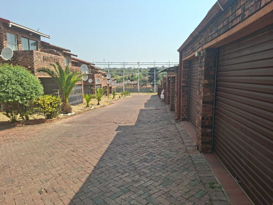 3 Bedroom Property for Sale in Buccleuch Gauteng