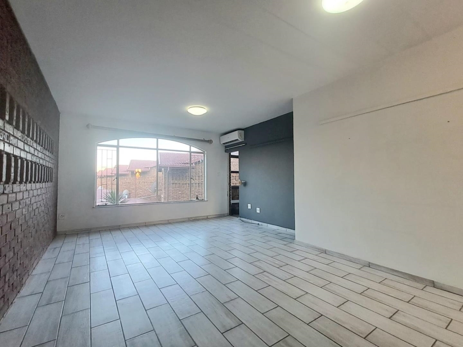 2 Bedroom Property for Sale in Albemarle Gauteng