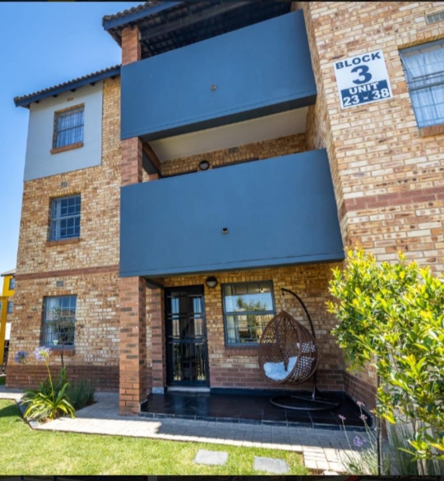1 Bedroom Property for Sale in Erand Gardens Gauteng
