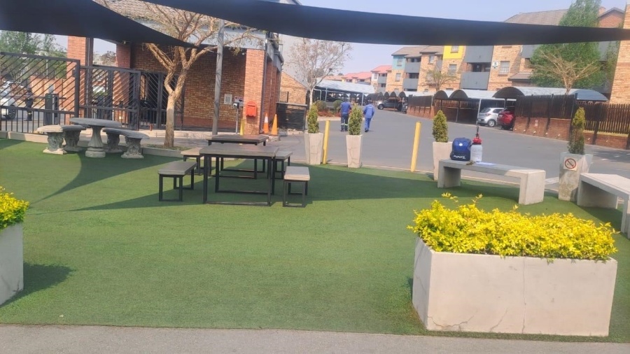 1 Bedroom Property for Sale in Erand Gardens Gauteng