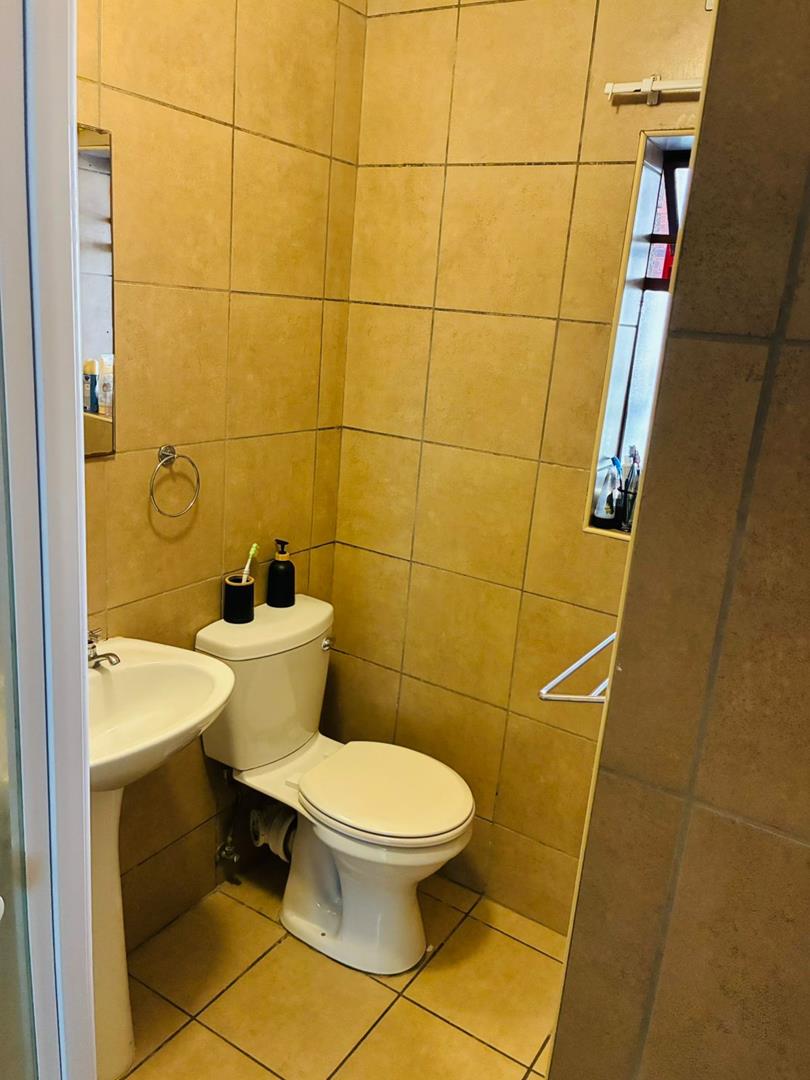 1 Bedroom Property for Sale in Erand Gardens Gauteng