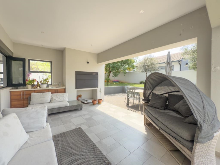 4 Bedroom Property for Sale in Midstream Ridge Gauteng