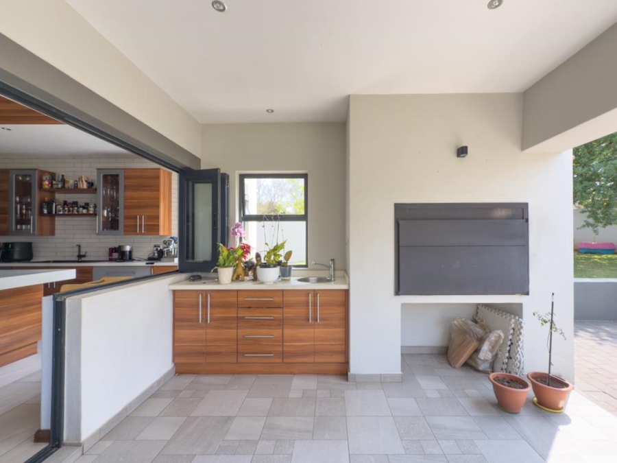 4 Bedroom Property for Sale in Midstream Ridge Gauteng