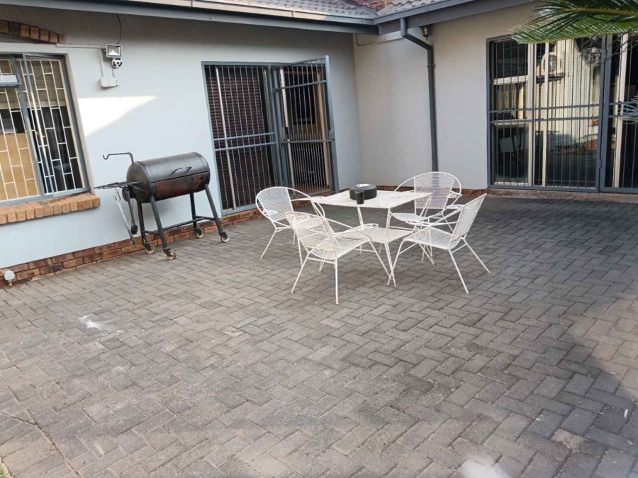 5 Bedroom Property for Sale in Karenpark Gauteng
