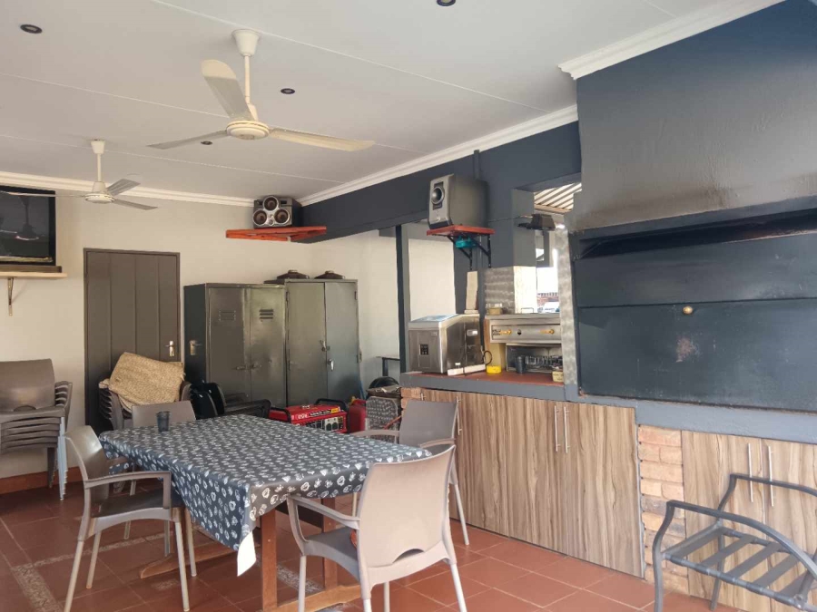 5 Bedroom Property for Sale in Karenpark Gauteng