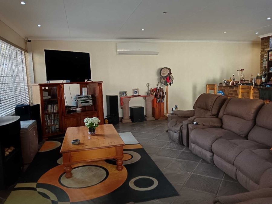 5 Bedroom Property for Sale in Karenpark Gauteng